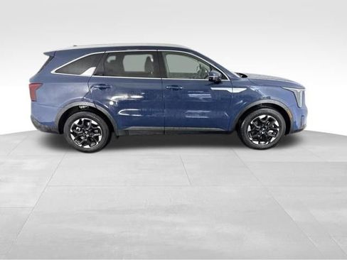 Certified 2025 Kia Sorento S w/ Panoramic Sunroof Package FWD image 6