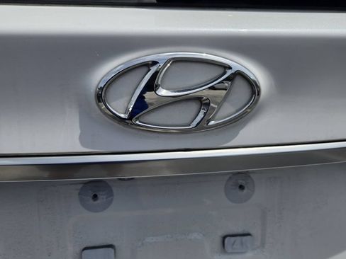 Used 2019 Hyundai Santa Fe SEL FWD image 9