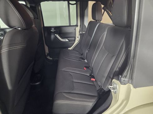 Used 2018 Jeep Wrangler Unlimited Sahara w/ Connectivity Group AWD/4WD image 23