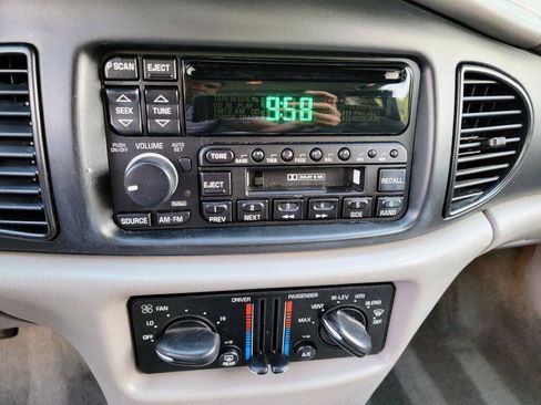 Used 2001 Buick Regal LS w/ Premium Pkg FWD image 33