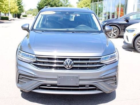 Used 2023 Volkswagen Tiguan SE w/ Panoramic Sunroof Package AWD/4WD image 11