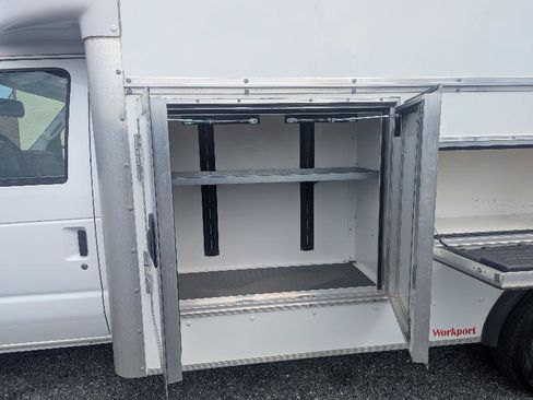 Used 2025 Ford E-450 and Econoline 450 Super Duty w/ Power Equipment Group image 5