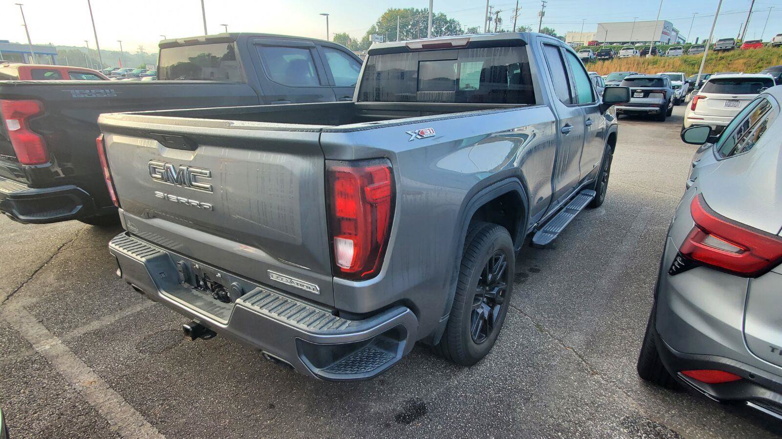 Used 2020 GMC Sierra 1500 Elevation w/ Elevation Value Package AWD/4WD image 9