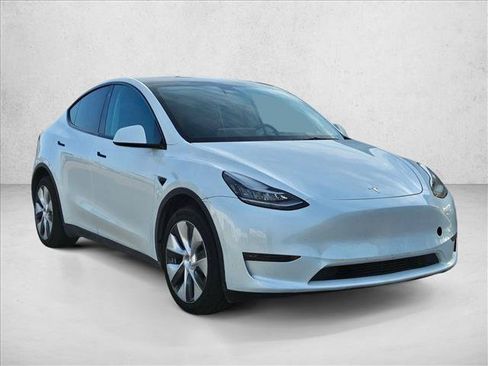 Used 2023 Tesla Model Y Long Range AWD/4WD image 3
