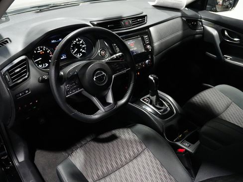 Used 2020 Nissan Rogue SV image 15