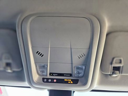 Used 2022 Chevrolet Equinox LS w/ LS Convenience Package image 27