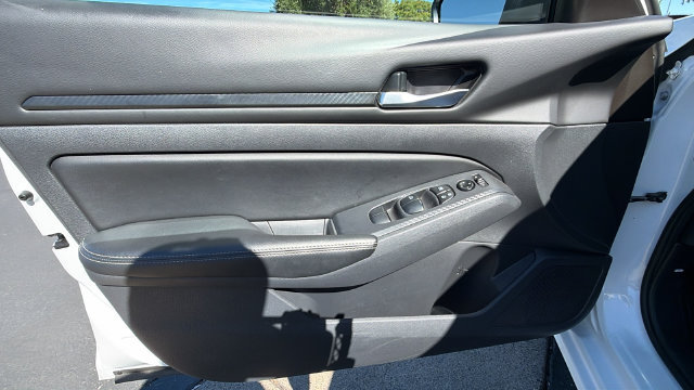 Used 2025 Nissan Altima 2.5 SV FWD image 18