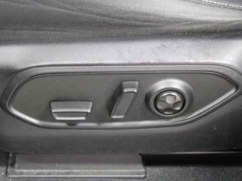 Used 2023 Jeep Grand Cherokee L Laredo image 17