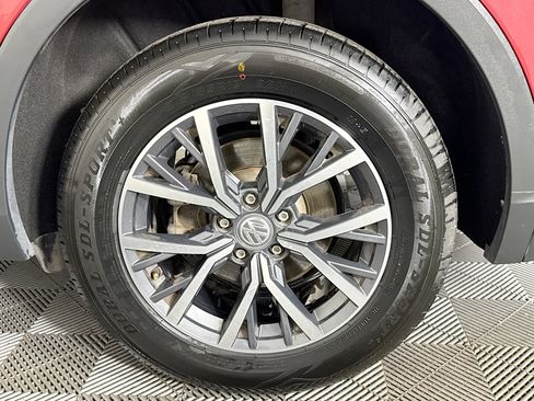 Used 2019 Volkswagen Tiguan SE AWD/4WD image 65