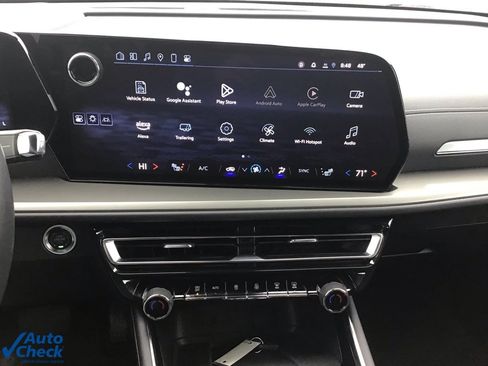 Used 2025 Chevrolet Traverse LT image 42