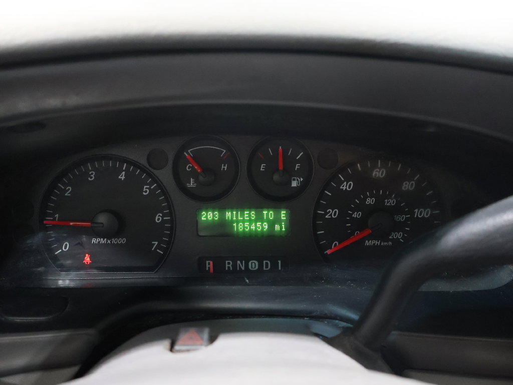 Used 2005 Ford Taurus SE FWD image 6