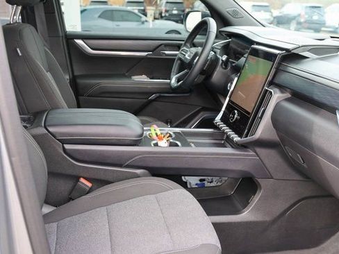 Used 2025 GMC Acadia Elevation FWD image 17