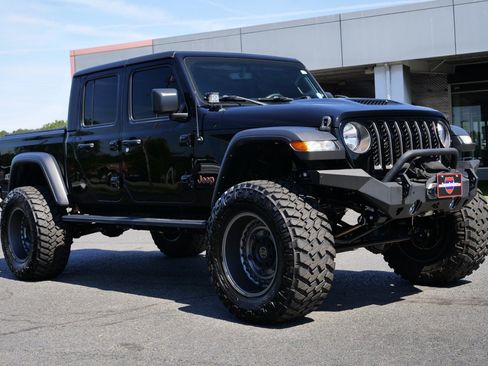 Used 2023 Jeep Gladiator Mojave w/ Cold Weather Group AWD/4WD image 4