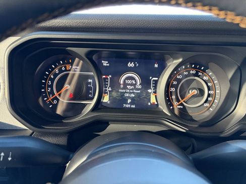 Used 2025 Jeep Gladiator Sport image 17