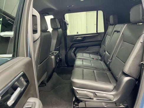 Used 2025 Chevrolet Suburban LT AWD/4WD image 22