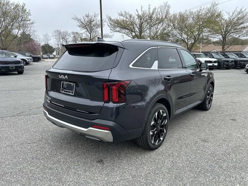 Certified 2025 Kia Sorento SX FWD image 3