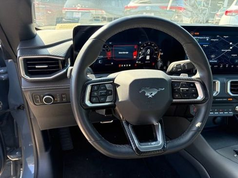 Used 2025 Ford Mustang GT Premium RWD image 39