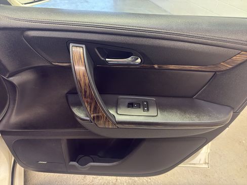 Used 2013 GMC Acadia Denali image 22