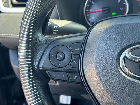 Used 2022 Toyota RAV4 XLE image 32