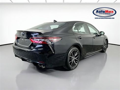 Used 2021 Toyota Camry SE image 2