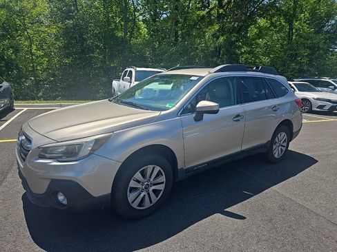 Used 2018 Subaru Outback 2.5i Premium AWD/4WD image 1