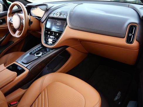 Used 2021 Aston Martin DBX image 10