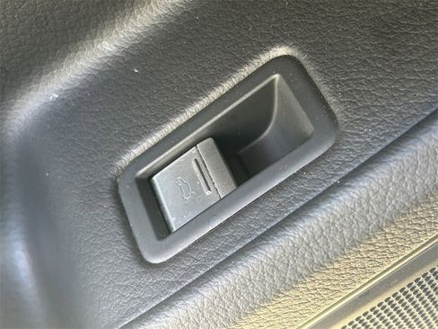 Used 2022 Audi A8 L 3.0T image 38