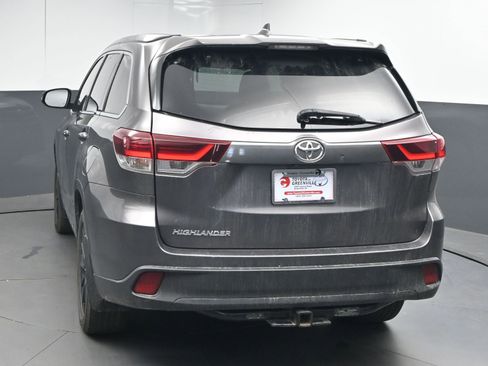 Used 2019 Toyota Highlander SE w/ Carpet Mat Package (TMS) image 7