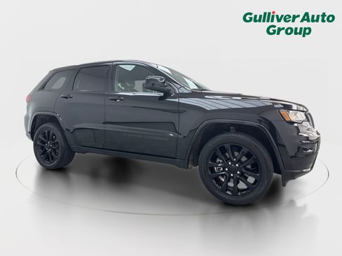 Used 2022 Jeep Grand Cherokee Laredo X RWD image 12