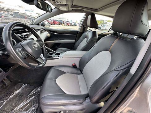 Used 2020 Toyota Camry XLE w/ Sunroof Package FWD image 23