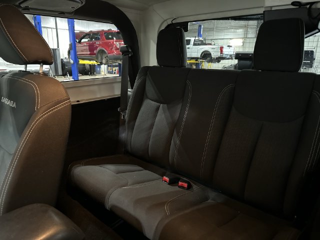 Used 2018 Jeep Wrangler Sahara w/ Connectivity Group AWD/4WD image 30