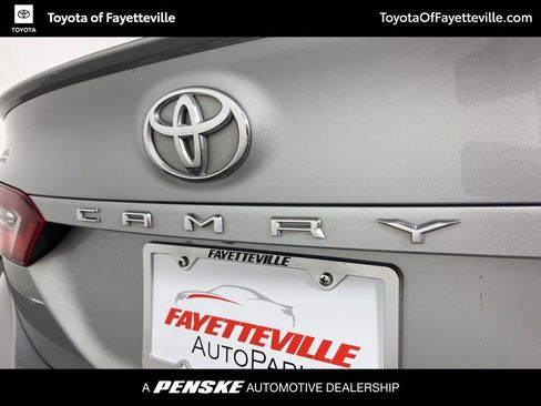 Used 2024 Toyota Camry SE image 3