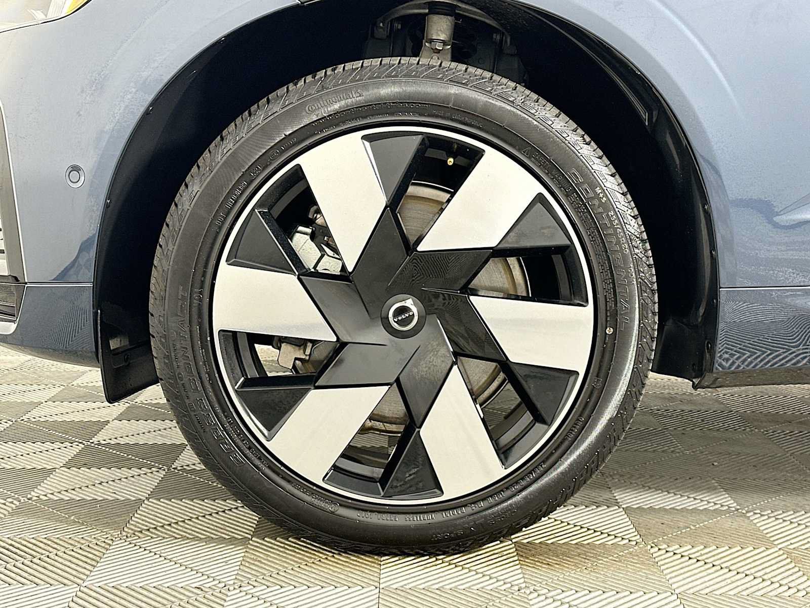 Certified 2025 Volvo XC60 T8 Plus w/ Protection Package Premier AWD/4WD image 29