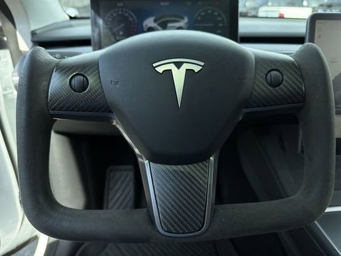 Used 2022 Tesla Model Y Long Range image 28