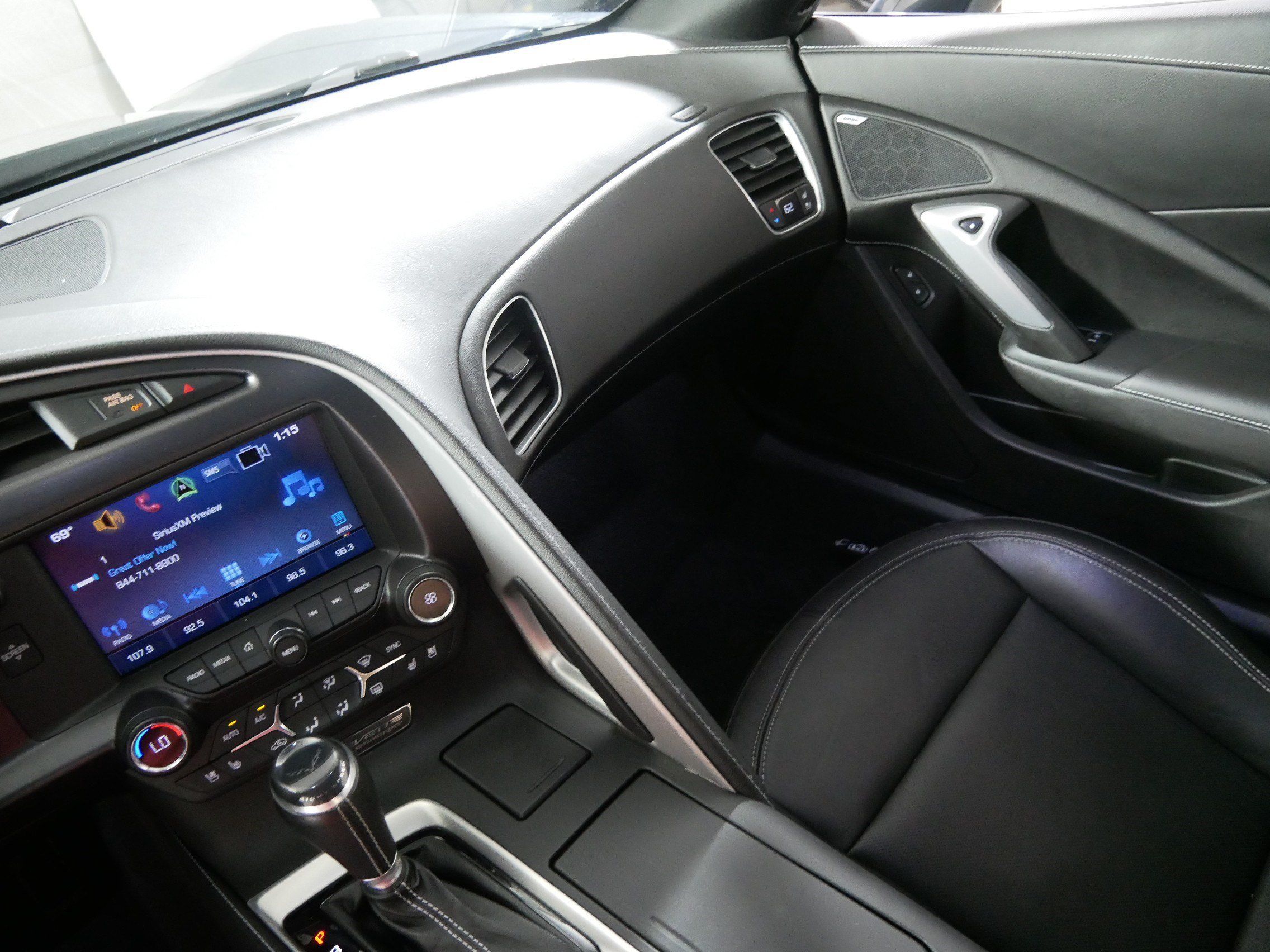 Used 2019 Chevrolet Corvette Stingray Coupe RWD image 11