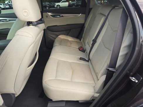 Used 2017 Cadillac XT5 Luxury w/ Driver Awareness Package FWD image 7