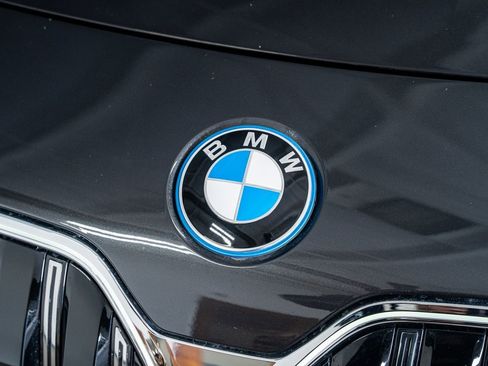 Used 2024 BMW i7 xDrive60 image 18