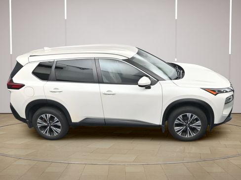 Certified 2023 Nissan Rogue SV FWD image 32