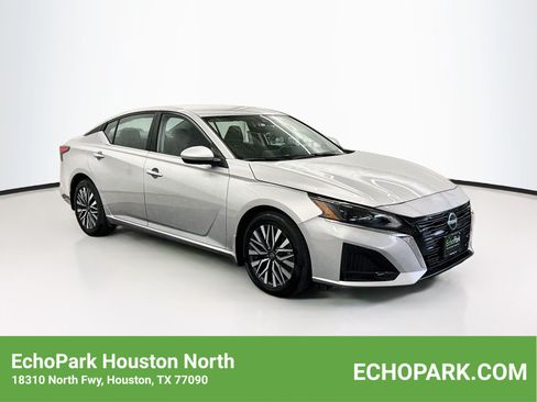 Used 2023 Nissan Altima 2.5 SV FWD image 1
