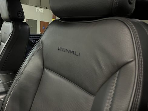 Used 2023 GMC Yukon Denali image 18