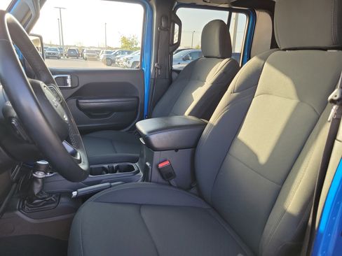 Used 2022 Jeep Gladiator Sport image 20