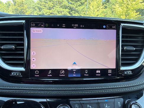 Used 2025 Chrysler Pacifica Limited FWD image 33
