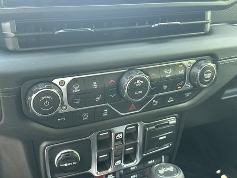 New 2026 Jeep Wrangler Unlimited Rubicon AWD/4WD image 27