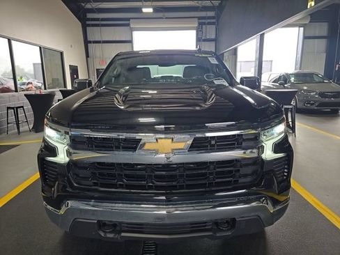 Used 2024 Chevrolet Silverado 1500 LT AWD/4WD image 2