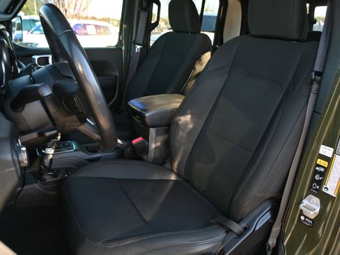 Used 2022 Jeep Gladiator Sport image 7
