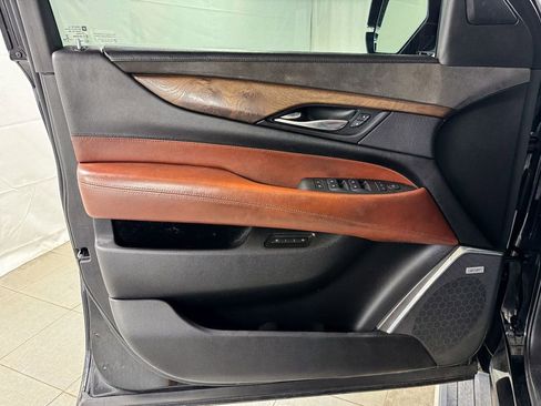 Used 2016 Cadillac Escalade ESV Premium AWD/4WD image 17