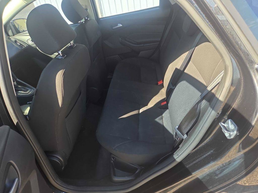 Used 2015 Ford Focus SE FWD image 13