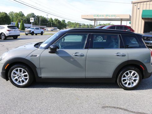 Used 2017 MINI Cooper Clubman FWD image 2