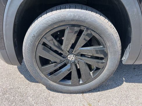 Used 2022 Volkswagen Atlas Cross Sport SE FWD image 7