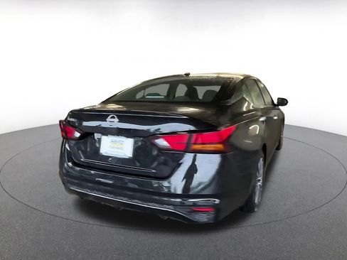 Used 2025 Nissan Altima 2.5 SV image 15